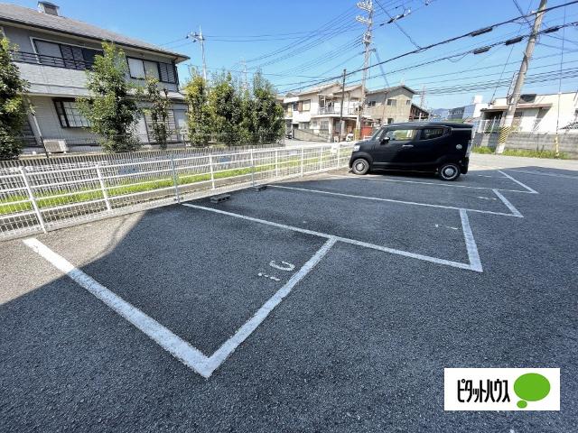 グランドハイツ福島（407） 駐車場