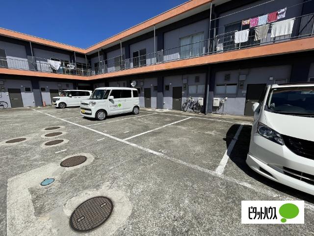 ルピナスミナト（212） 駐車場