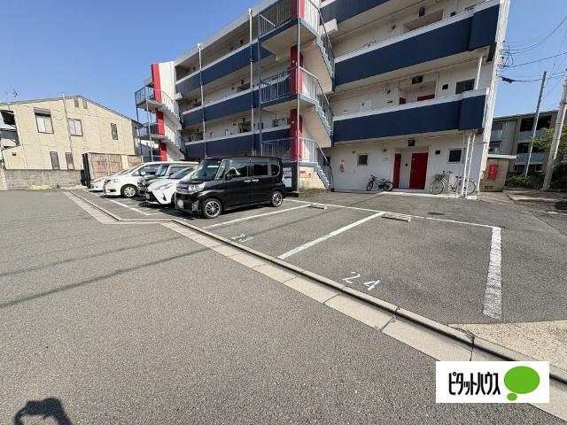 プレゼンス西浜（304） 駐車場