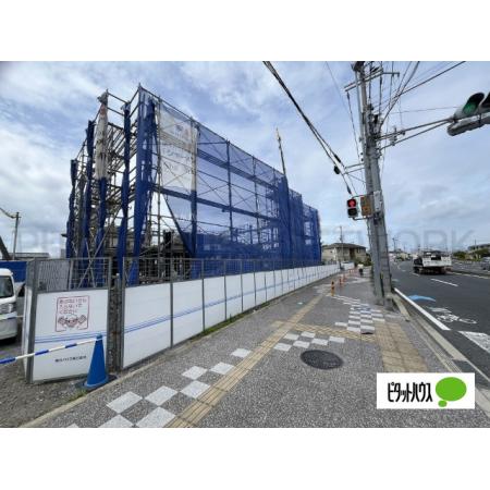 建築中