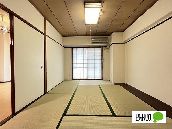 友田町ロイヤルコーポ リビング