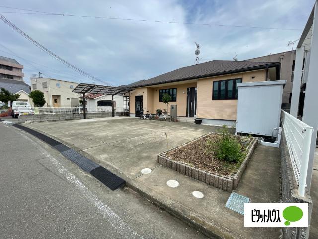 秋月戸建 駐車場