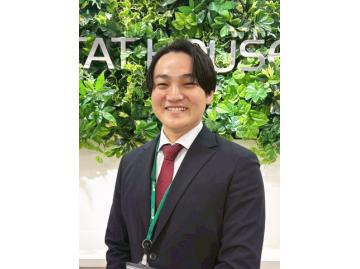 スタッフのサムネイル