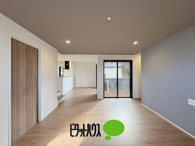 武蔵村山市岸1丁目全2棟　B号棟 リビング