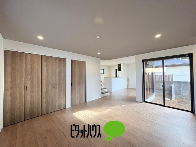 武蔵村山市岸1丁目全2棟　B号棟 リビング