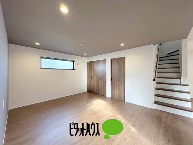 武蔵村山市岸1丁目全2棟　B号棟 リビング
