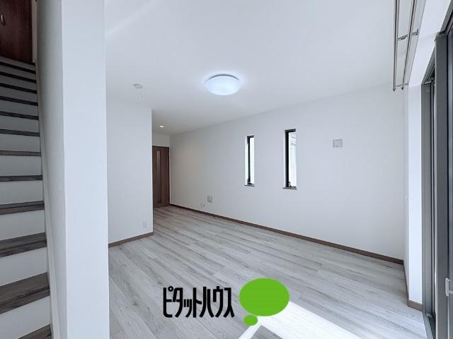 東大和市仲原1丁目　中古戸建 リビング