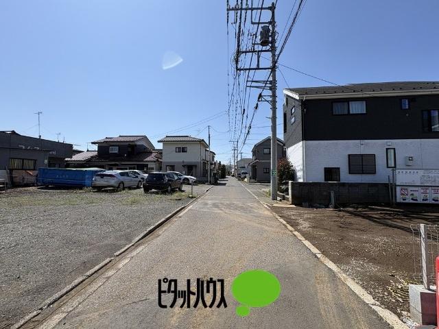 リナージュ武蔵村山伊奈平6丁目第1期（25-1期）全2棟　2号棟 前面道路含む現地写真