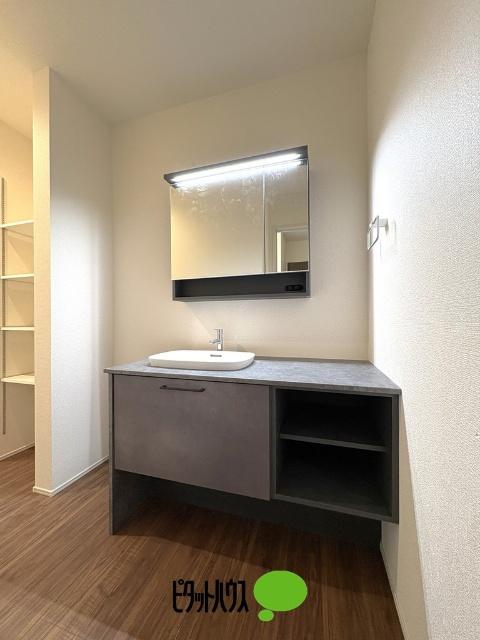リーブルガーデン瑞穂箱根ヶ崎池廻り第4全2棟　1号棟 洗面