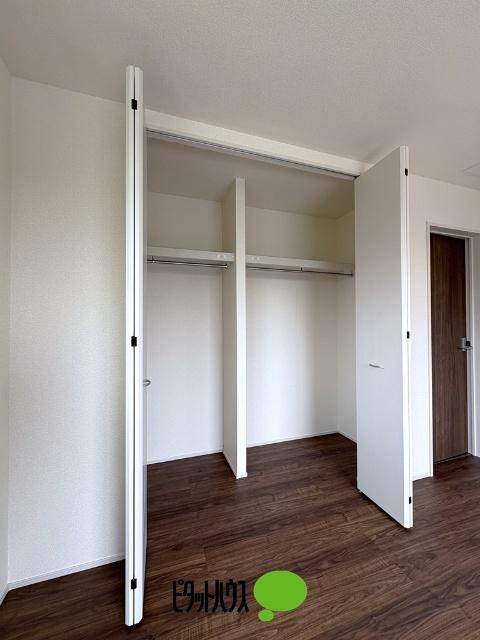 リーブルガーデン瑞穂箱根ヶ崎池廻り第4全2棟　1号棟 収納