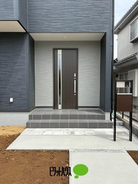 リーブルガーデン瑞穂箱根ヶ崎池廻り第4全2棟　1号棟 玄関
