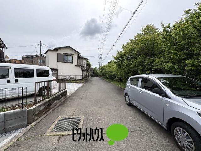 リーブルガーデン瑞穂箱根ヶ崎池廻り第4全2棟　1号棟 前面道路含む現地写真