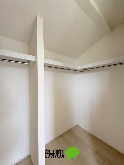 リーブルガーデン瑞穂箱根ヶ崎池廻り第4全2棟　2号棟 収納