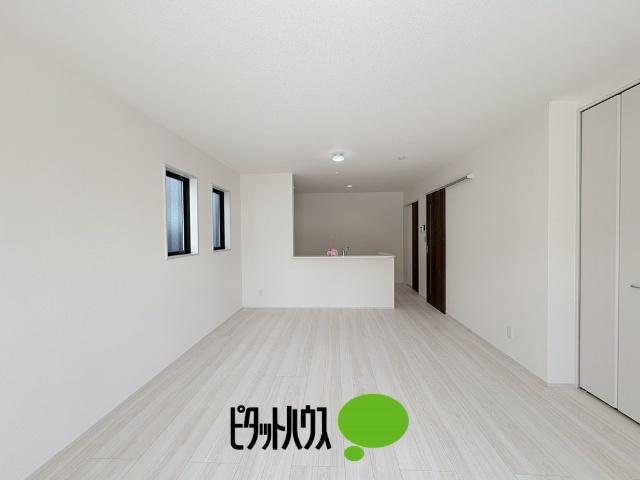 リーブルガーデン瑞穂町むさし野第2全3棟　2号棟 リビング
