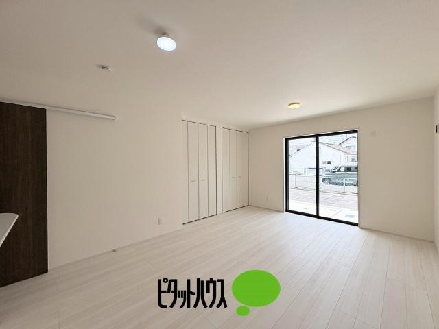 リーブルガーデン瑞穂町むさし野第2全3棟　2号棟 リビング