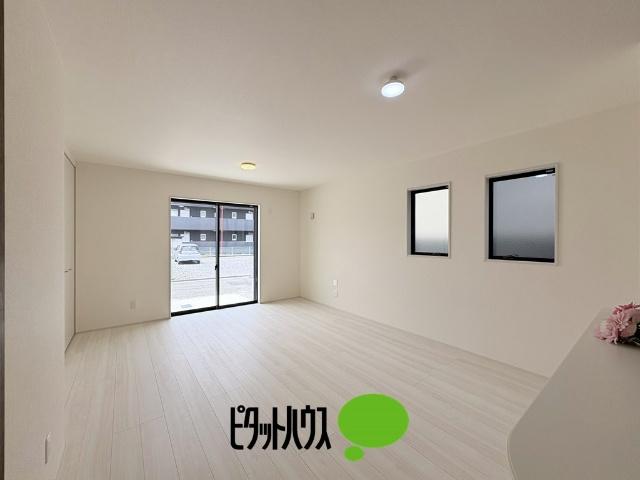 リーブルガーデン瑞穂町むさし野第2全3棟　2号棟 リビング