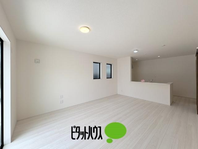 リーブルガーデン瑞穂町むさし野第2全3棟　2号棟 リビング