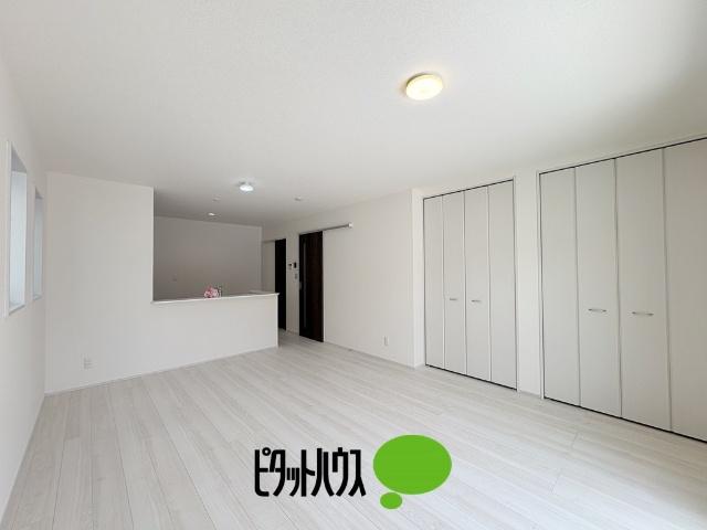 リーブルガーデン瑞穂町むさし野第2全3棟　2号棟 リビング