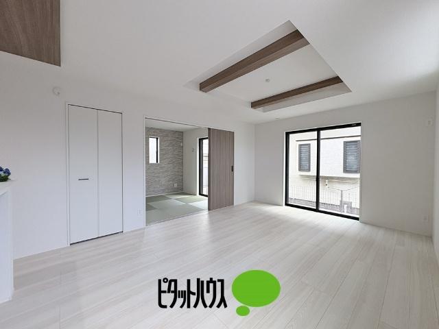 グラファーレ東大和市南街6期全4棟　2号棟 リビング