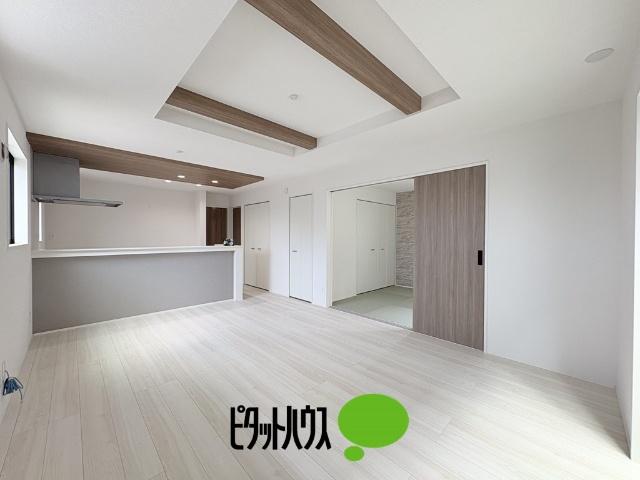 グラファーレ東大和市南街6期全4棟　2号棟 リビング