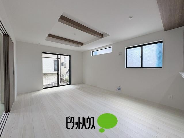 グラファーレ東大和市南街6期全4棟　2号棟 リビング
