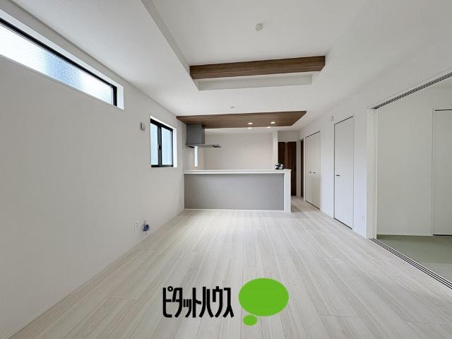 グラファーレ東大和市南街6期全4棟　2号棟 リビング