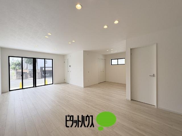 ケイアイグレイ小平市小川西町3期全4棟　6号棟 リビング