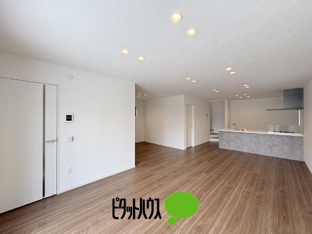 ケイアイグレイス小平市小川西町3期全4棟　7号棟 リビング
