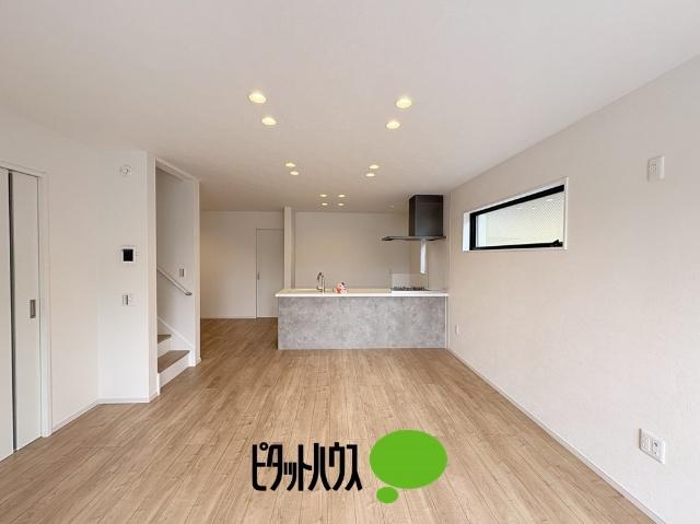 ケイアイグレイ小平市小川西町3期全4棟　8号棟 リビング
