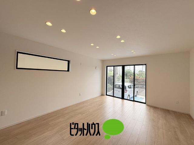 ケイアイグレイ小平市小川西町3期全4棟　8号棟 リビング