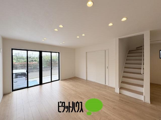 ケイアイグレイ小平市小川西町3期全4棟　8号棟 リビング