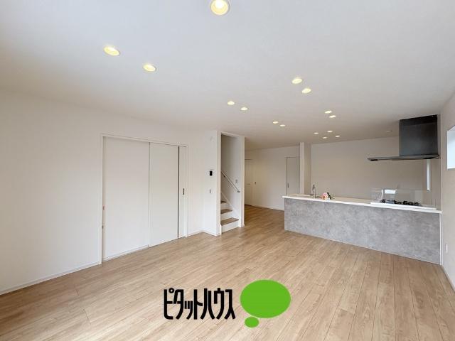 ケイアイグレイ小平市小川西町3期全4棟　8号棟 リビング
