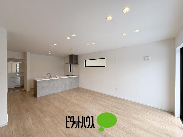 ケイアイグレイ小平市小川西町3期全4棟　8号棟 リビング
