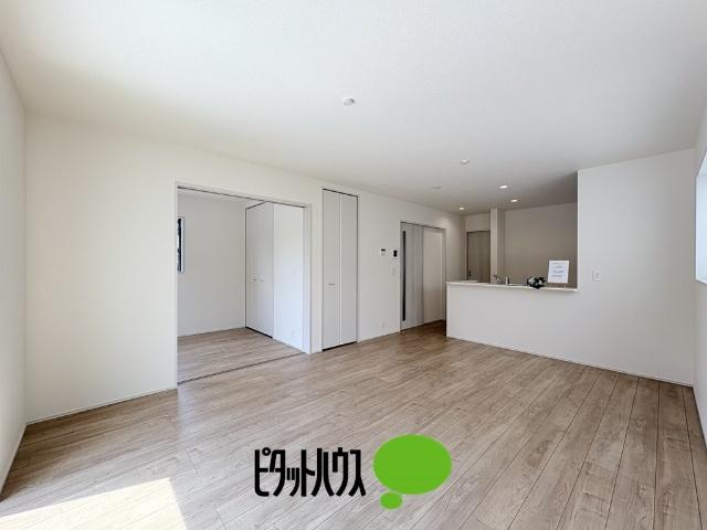 リーブルガーデン武蔵村山本町第8全2棟　1号棟 リビング