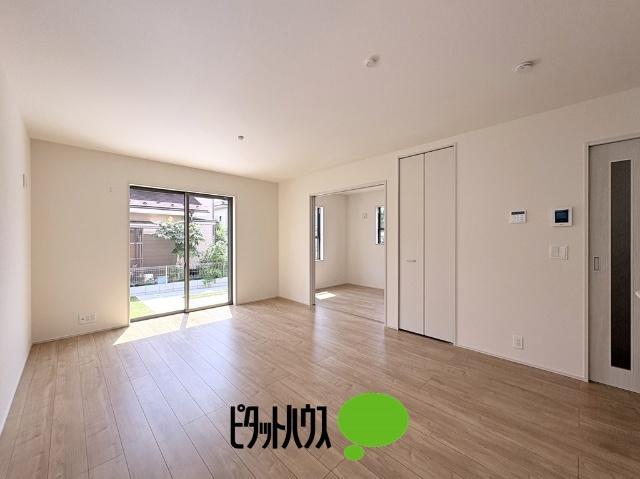 リーブルガーデン武蔵村山本町第8全2棟　1号棟 リビング