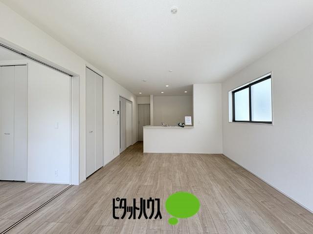 リーブルガーデン武蔵村山本町第8全2棟　1号棟 リビング