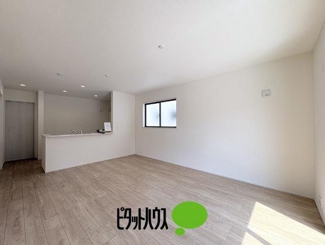 リーブルガーデン武蔵村山本町第8全2棟　1号棟 リビング