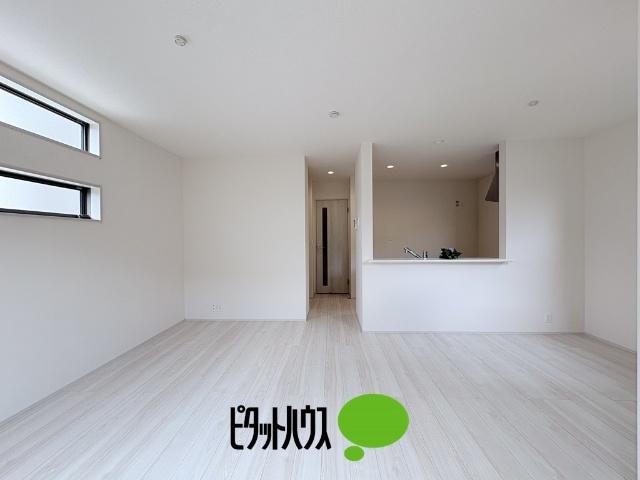 リーブルガーデン武蔵村山本町第8全2棟　2号棟 リビング