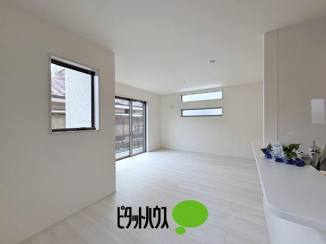 リーブルガーデン武蔵村山本町第8全2棟　2号棟 リビング