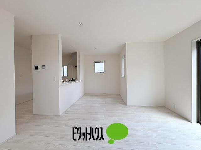 リーブルガーデン武蔵村山本町第8全2棟　2号棟 リビング