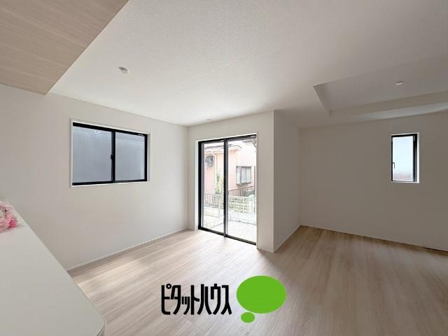 グラファーレ武蔵村山市残堀3期全4棟　4号棟 リビング