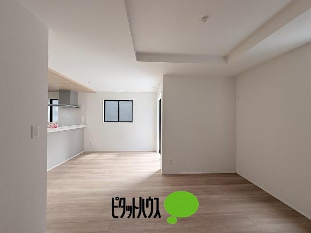 グラファーレ武蔵村山市残堀3期全4棟　4号棟 リビング
