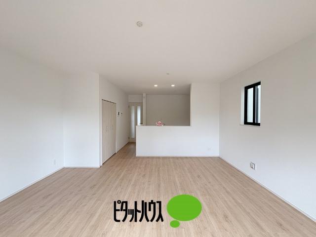 ハートフルタウン瑞穂町長岡3期全2棟　A号棟 リビング