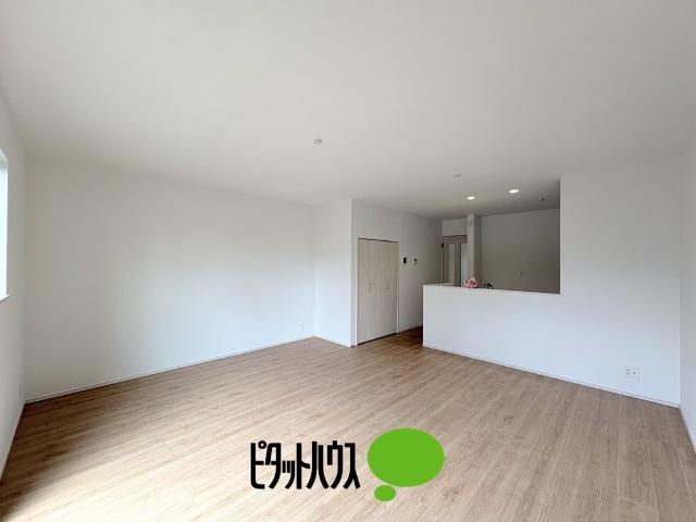 ハートフルタウン瑞穂町長岡3期全2棟　A号棟 リビング