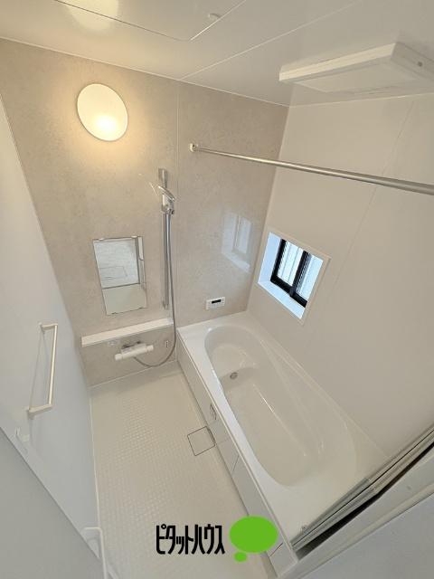 ハートフルタウン瑞穂町長岡3期全2棟　A号棟 バス／シャワー