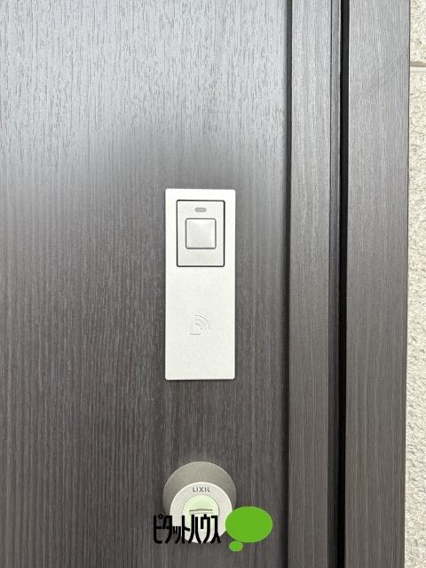 ハートフルタウン瑞穂町長岡3期全2棟　A号棟 玄関