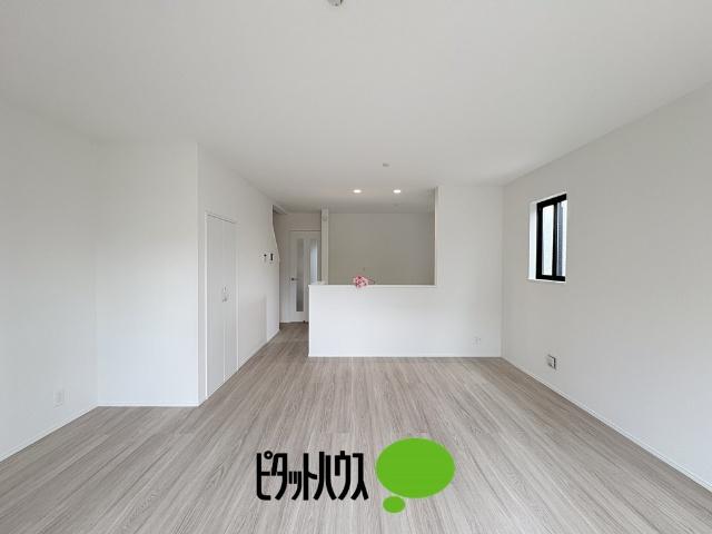ハートフルタウン瑞穂町長岡3期全2棟　B号棟 リビング