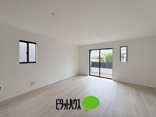 ハートフルタウン瑞穂町長岡3期全2棟　B号棟 リビング