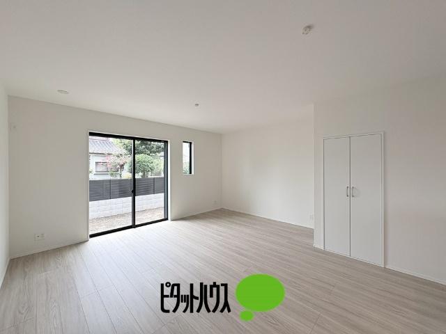 ハートフルタウン瑞穂町長岡3期全2棟　B号棟 リビング