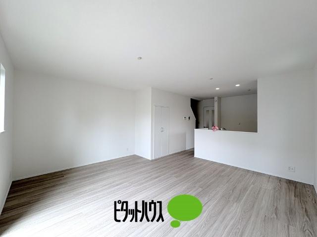 ハートフルタウン瑞穂町長岡3期全2棟　B号棟 リビング